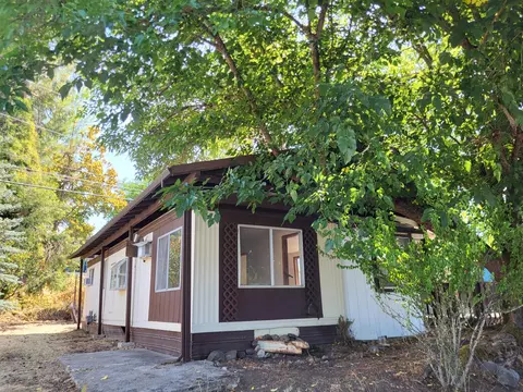 421 Stevens Rd #46, Eagle Point, OR 97524