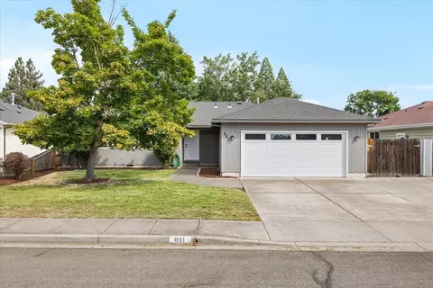 881 Westrop Dr, Central Point, OR 97502
