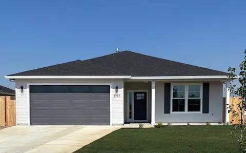 3747 Ford Dr, Medford, OR 97504