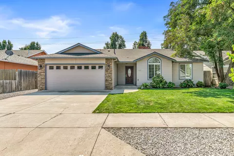 935 Hampton Way, Medford, OR 97501