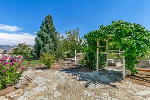 551 Strawberry Ln, Ashland, OR 97520 photo 47