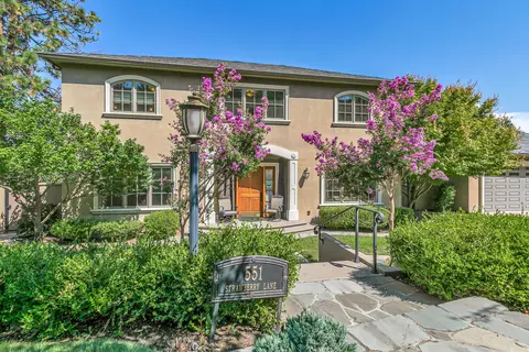 551 Strawberry Ln, Ashland, OR 97520