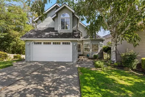 900 SE Mystic Dr, Grants Pass, OR 97527