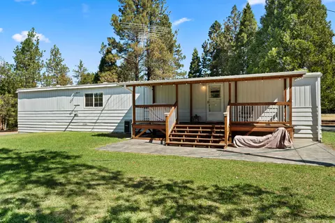 8538 Monument Dr, Grants Pass, OR 97526