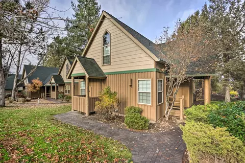 4667 Marsh Hawk Dr, Klamath Falls, OR 97601