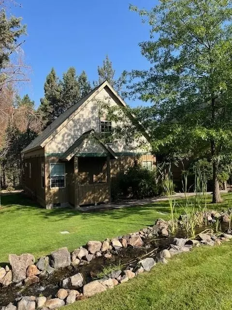 4667 Marsh Hawk Dr, Klamath Falls, OR 97601