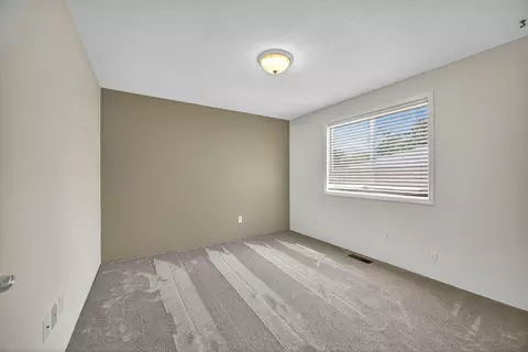 Bedroom - 121 Meadow View Dr, Phoenix, OR 97535 photo 1 of 6