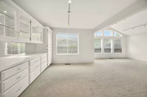 Living - 121 Meadow View Dr, Phoenix, OR 97535 photo 4 of 7