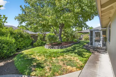 Exterior - 121 Meadow View Dr, Phoenix, OR 97535 photo 9 of 10