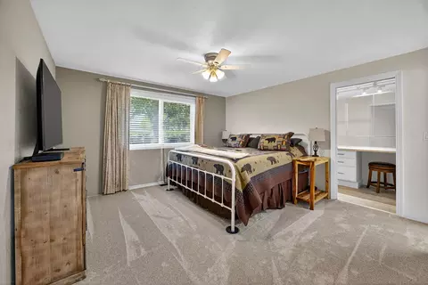 Bedroom - 121 Meadow View Dr, Phoenix, OR 97535 photo 5 of 6