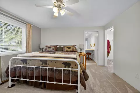 Bedroom - 121 Meadow View Dr, Phoenix, OR 97535 photo 6 of 6