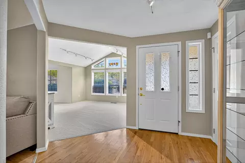 Entry Way - 121 Meadow View Dr, Phoenix, OR 97535 photo 1 of 3