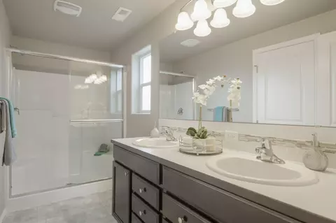 Bath - 62013 NE Nates Pl, Bend, OR 97701 photo 2 of 4