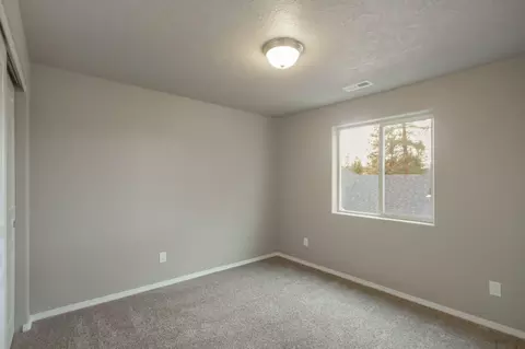 Bedroom - 62013 NE Nates Pl, Bend, OR 97701 photo 5 of 7