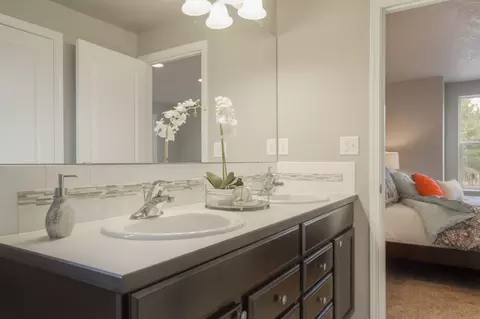 Bath - 62013 NE Nates Pl, Bend, OR 97701 photo 1 of 4