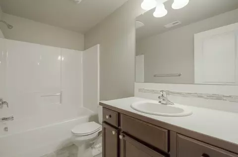 Bath - 62013 NE Nates Pl, Bend, OR 97701 photo 4 of 4