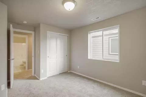 Bedroom - 62013 NE Nates Pl, Bend, OR 97701 photo 7 of 7