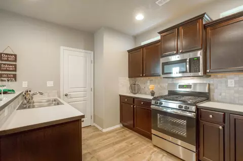 Kitchen - 62013 NE Nates Pl, Bend, OR 97701 photo 4 of 5