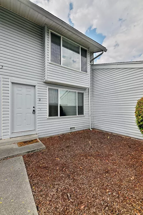 2000 Brookhurst St #2, Medford, OR 97504