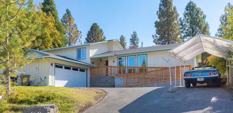 1603 NW Crescent Dr, Grants Pass, OR 97526
