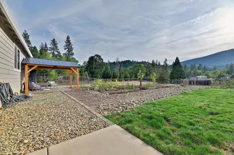 Exterior - 585 E Forks Cir, Cave Junction, OR 97523 photo 3 of 4