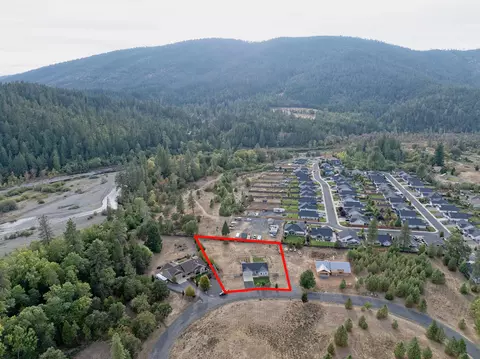 View/Area - 585 E Forks Cir, Cave Junction, OR 97523 photo 3 of 8