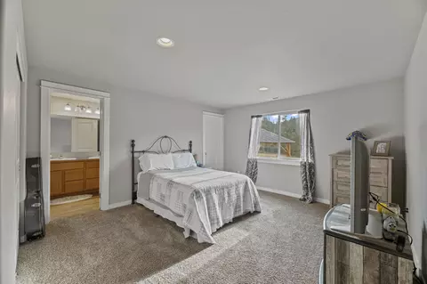 Bedroom - 585 E Forks Cir, Cave Junction, OR 97523 photo 1 of 4