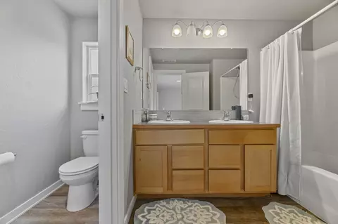 Bath - 585 E Forks Cir, Cave Junction, OR 97523 photo 2 of 3