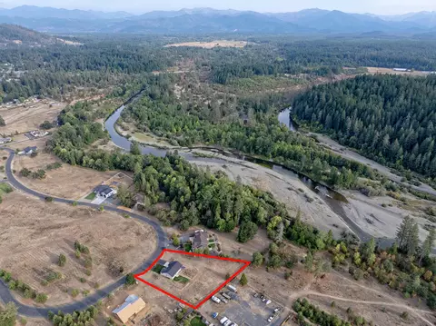 View/Area - 585 E Forks Cir, Cave Junction, OR 97523 photo 7 of 8