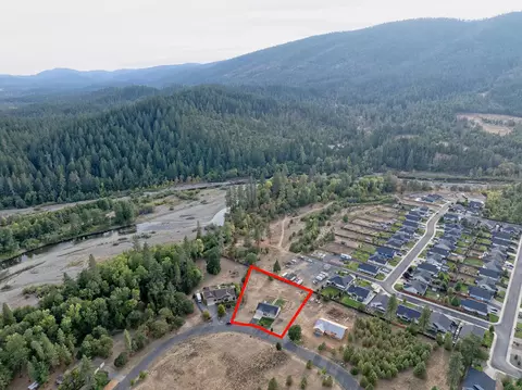 View/Area - 585 E Forks Cir, Cave Junction, OR 97523 photo 4 of 8