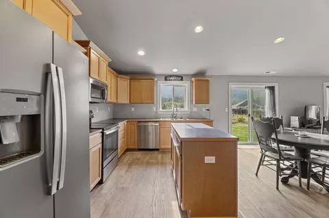 Kitchen - 585 E Forks Cir, Cave Junction, OR 97523 photo 2 of 3