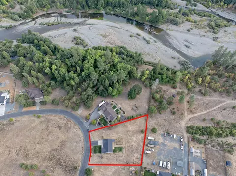 View/Area - 585 E Forks Cir, Cave Junction, OR 97523 photo 5 of 8