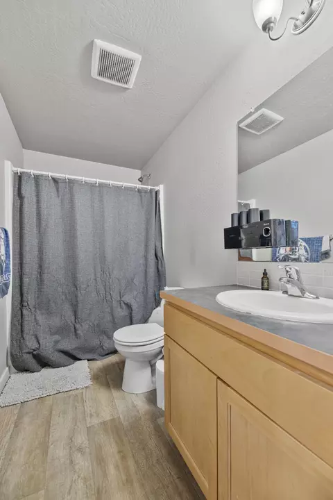 Bath - 585 E Forks Cir, Cave Junction, OR 97523 photo 3 of 3