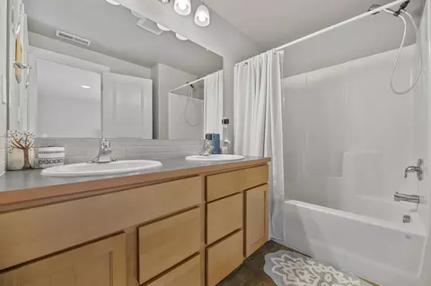 Bath - 585 E Forks Cir, Cave Junction, OR 97523 photo 1 of 3