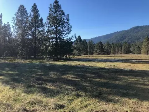 1105 Pine Grove Rd, Rogue River, OR 97537