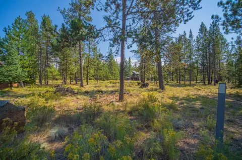 57712 Whistling Swan Ln #4, Sunriver, OR 97707