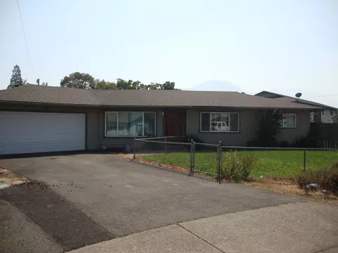 1405 NE Laura Ct, Grants Pass, OR 97526