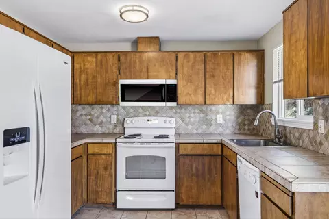 Kitchen - 2739 NE Cordata Dr, Bend, OR 97701 photo 1 of 1