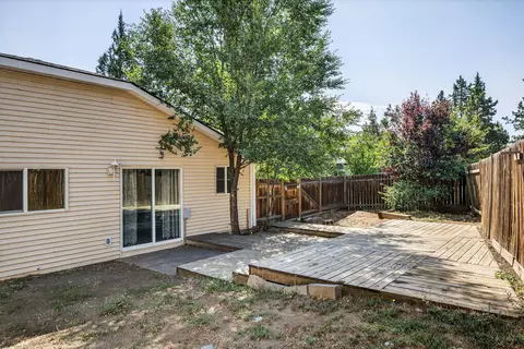 Exterior - 2739 NE Cordata Dr, Bend, OR 97701 photo 5 of 7