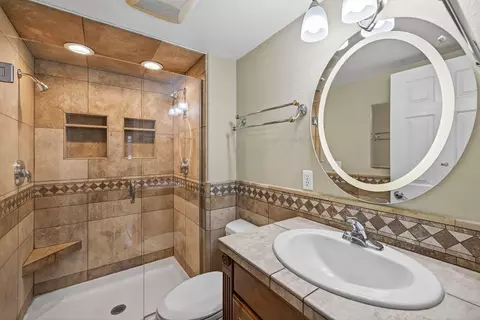 Bath - 2739 NE Cordata Dr, Bend, OR 97701 photo 1 of 2