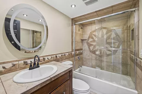 Bath - 2739 NE Cordata Dr, Bend, OR 97701 photo 2 of 2
