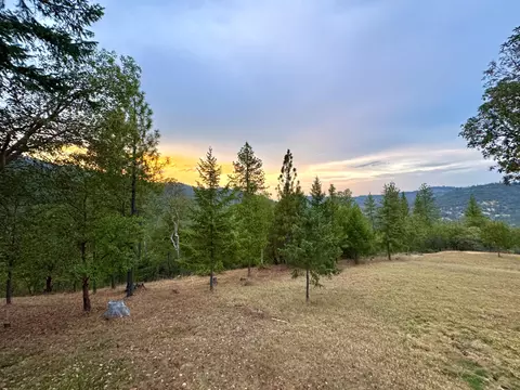 8104 E Antelope Rd, Eagle Point, OR 97524