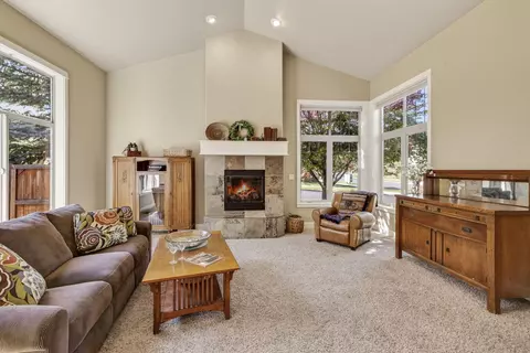 19601 Hollygrape St, Bend, OR 97702 photo 10