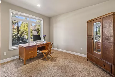 19601 Hollygrape St, Bend, OR 97702 photo 6