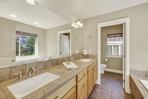 19601 Hollygrape St, Bend, OR 97702 photo 23