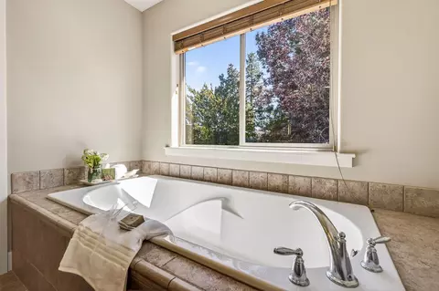 19601 Hollygrape St, Bend, OR 97702 photo 24