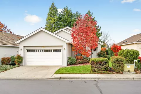606 Summerwood Dr, Medford, OR 97504