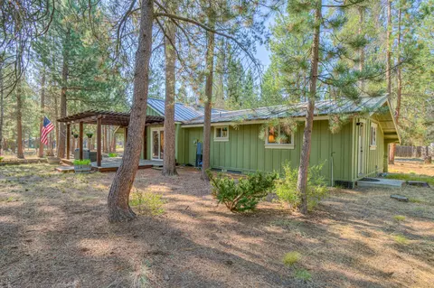 Exterior - 17592 Holgate Rd, La Pine, OR 97739 photo 7 of 11