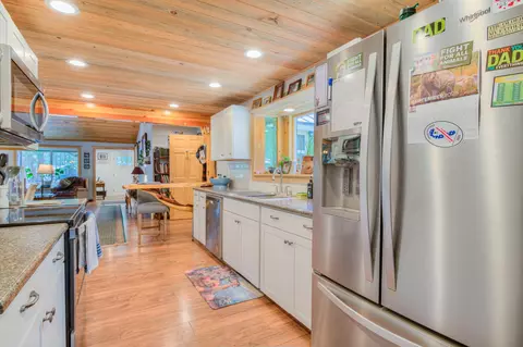 Kitchen - 17592 Holgate Rd, La Pine, OR 97739 photo 1 of 1