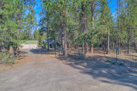 Exterior - 17592 Holgate Rd, La Pine, OR 97739 photo 2 of 11